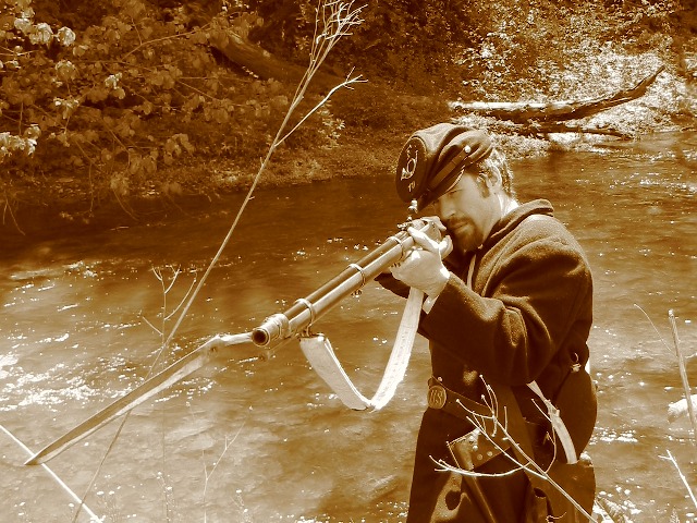 Union Soldier Take Aim
