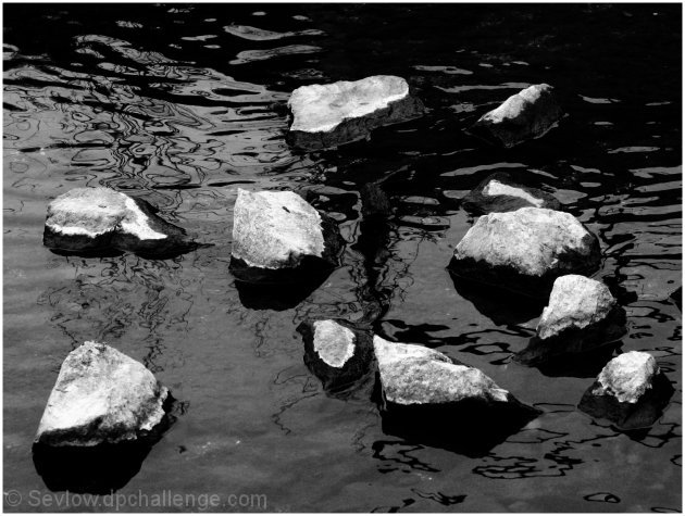 Be boulder with water