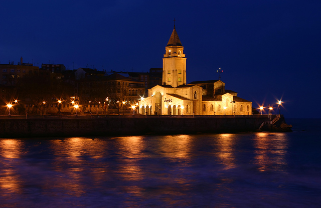 San Pedro church at night