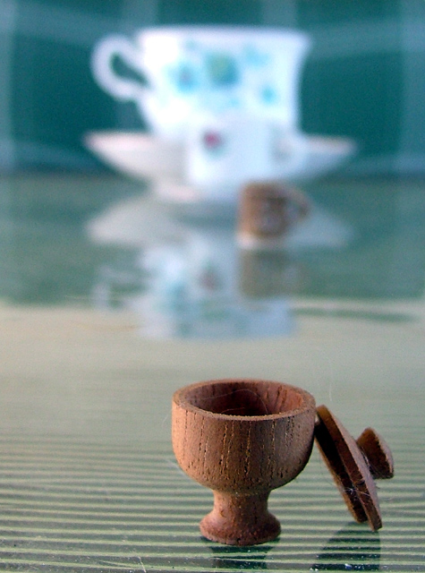 Miniture wooden bowl with lid