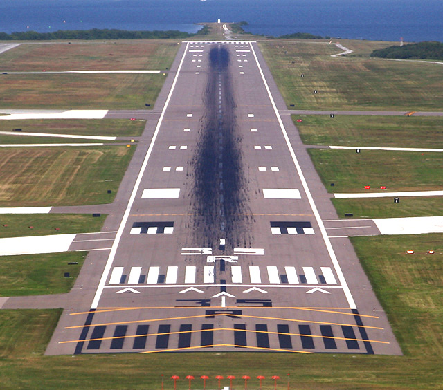 Final Approach to runway 3-5-right