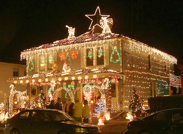 Meet the Griswolds (Tacky Holiday Decorations)