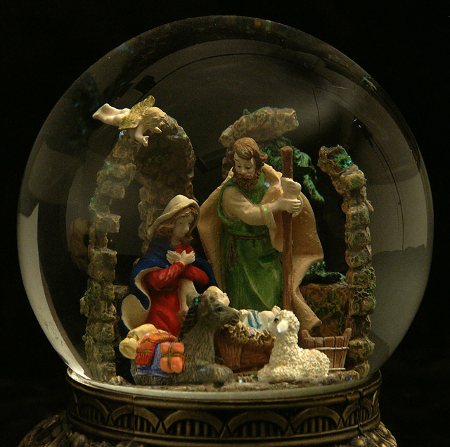 manger snow globe