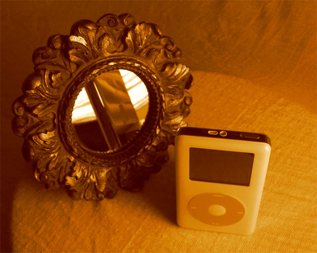 i pod and mirror