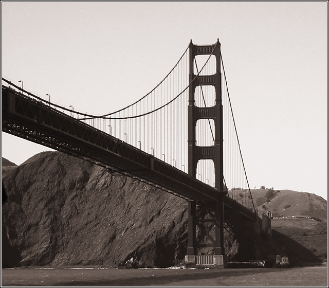 Golden Gate from beneath