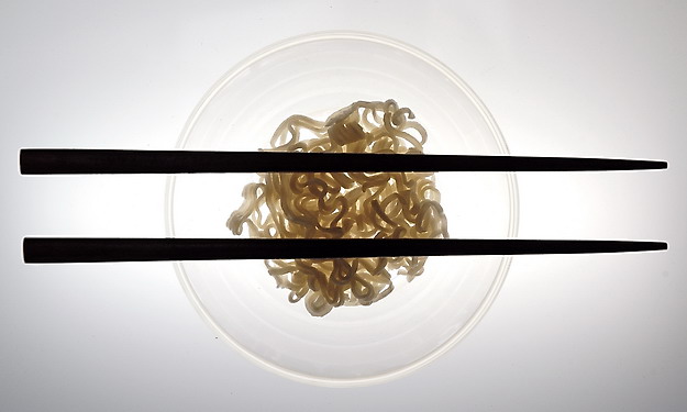 Chopsticks across ramen 01