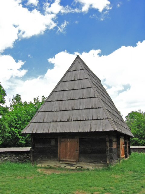 Lil' Ol' Cabin, Big Ol' Roof