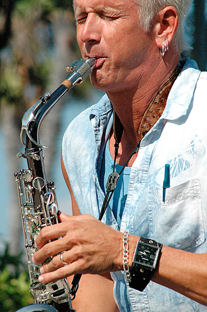 Sax player from 2AZZ1