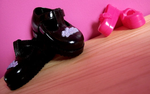 ...dolls need new shoes too !