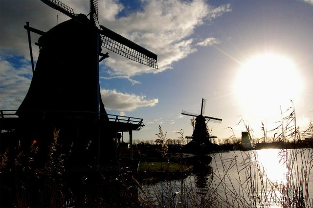 3 windmills in holland