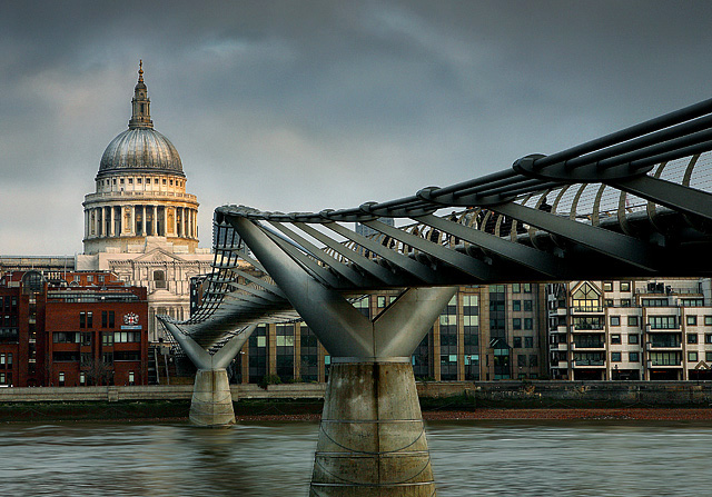 Path to St Paul's