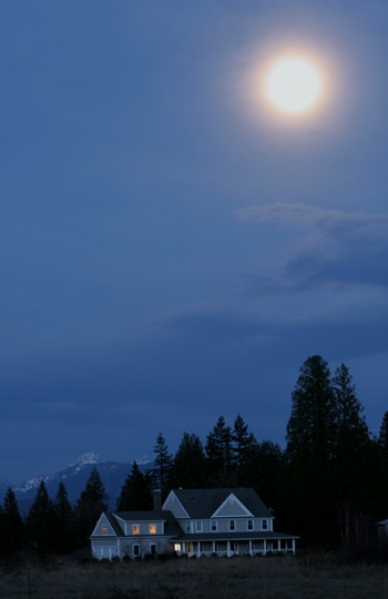 Full Moon on the Rise