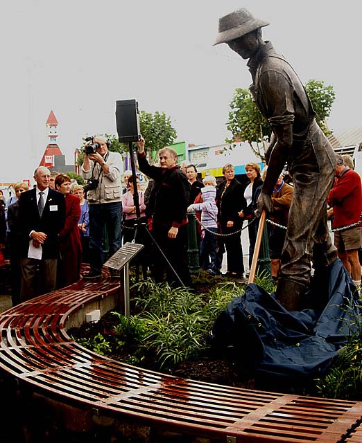 Unveiling the  "Market Gardener"  Icon of the Horowhenua