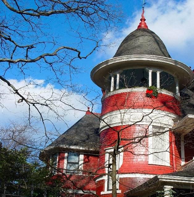 4 Windows & A View Of The Cupola