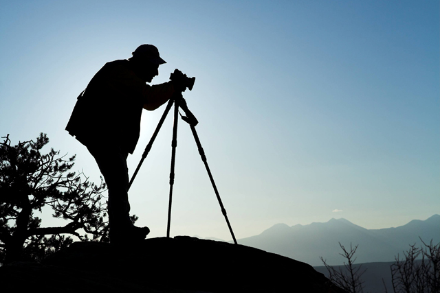 Demonstrating Photographic Customs