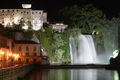 La cascata di notte