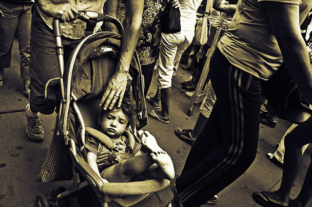 Fingers and Toes on a Crowded Stroll