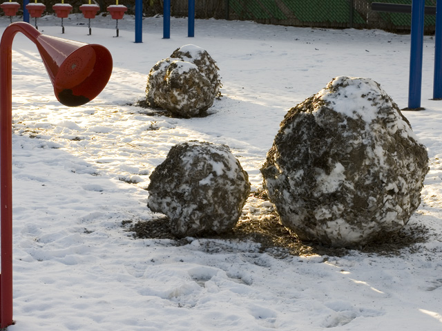 Snow and dirt back to the earth, death of a snowman