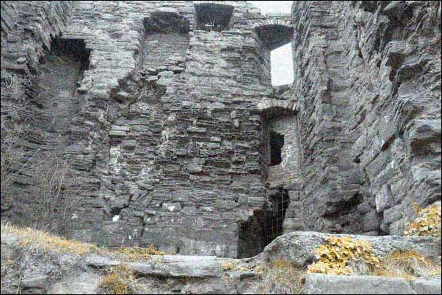 "MacDuff castle ruin"