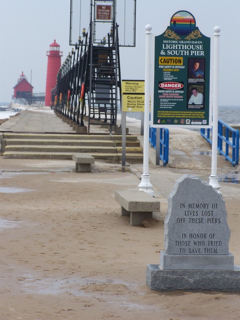 Grand Haven Lighthouse Pier on a wonderfuly dismal day