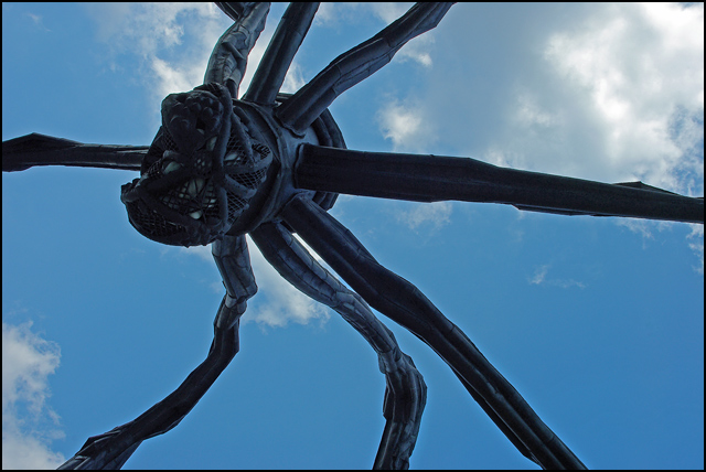 Arachnid Sculpture: Maman