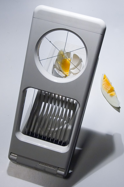 Cutting eggs