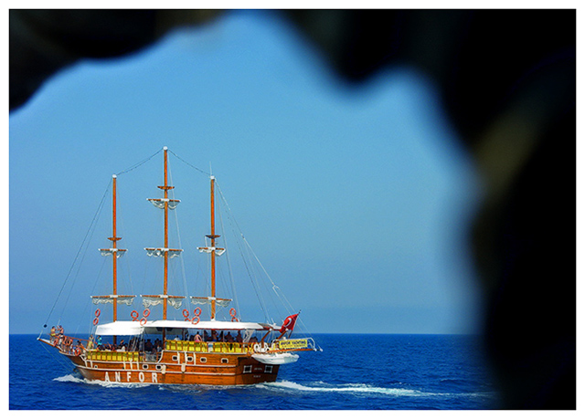 HAPPY CRUISE