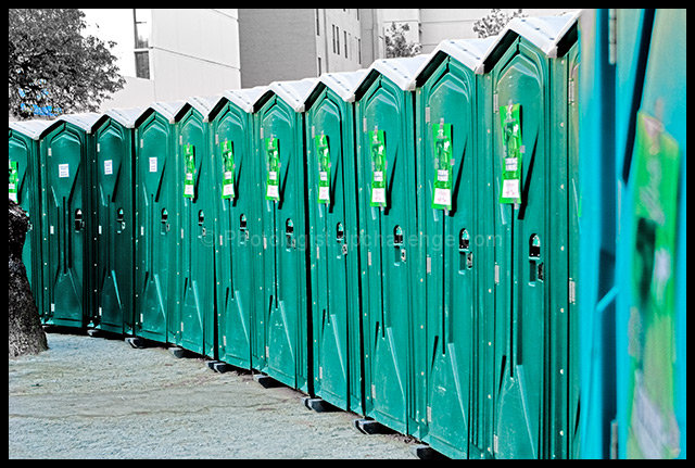 Les Toilettes - Urban Ubiquity