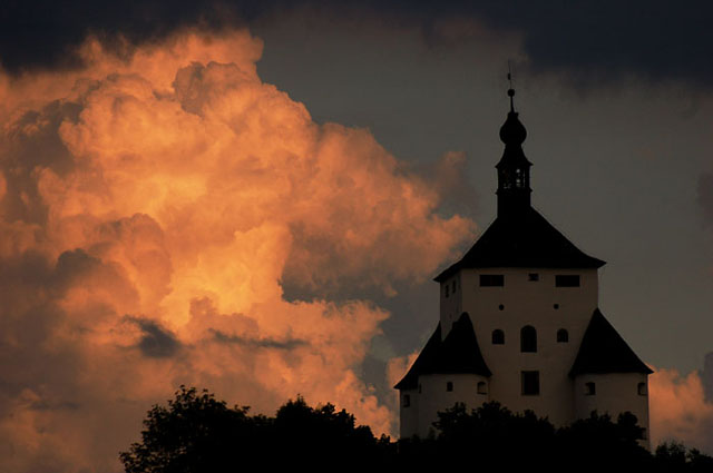 Clouds behind the Old Castle