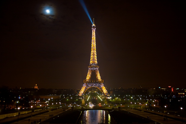 Full moon in Paris