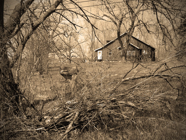 Farmhouse & Mailbox