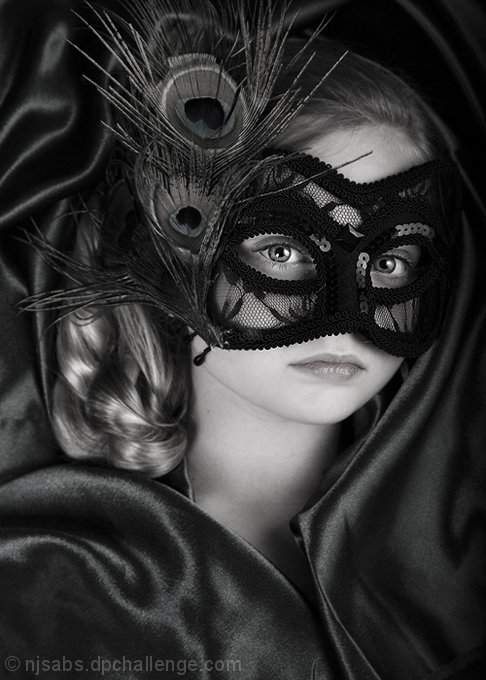 demi-masque  