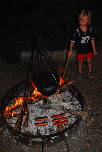 dogs, beans and marsh mellows - backyard grillin'!