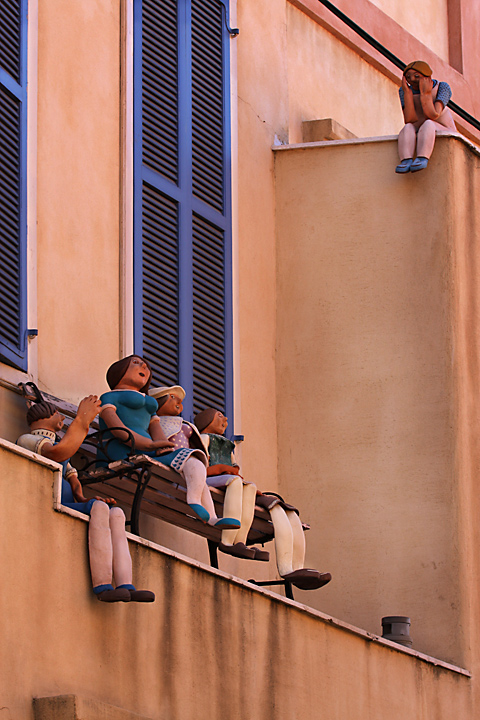 window doll bench