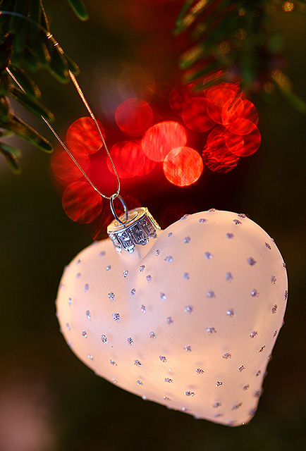 "It is Christmas in the heart that puts Christmas in the air"  (W. T. Ellis) 