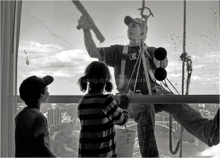 30th Floor Fallsview Room: $325/night;  Awe at  Seeing the Windows Washed: PRICELESS!!