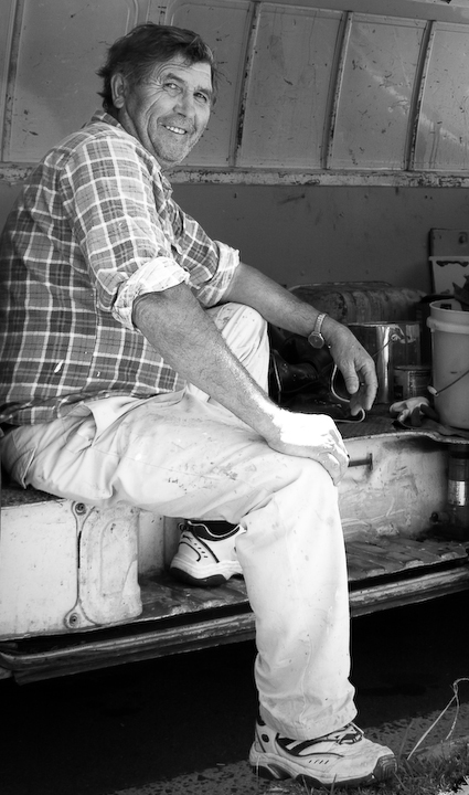 Larrikin Painter Having a Smoko
