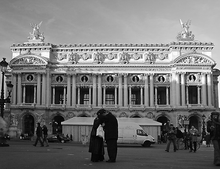 Candid-The lovers to the Opera Concorde