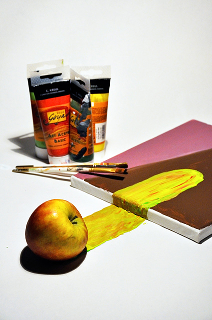 Apple tries to escape still life, fails