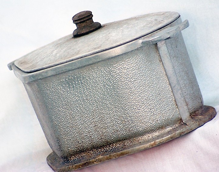 Item Maybe Not Seen on DPC: Grandma's Triangular Cook-pot 