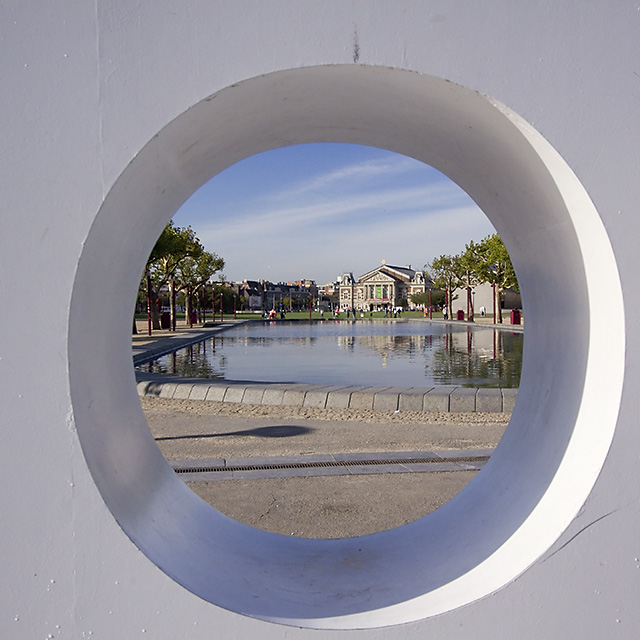 Peeking through an O