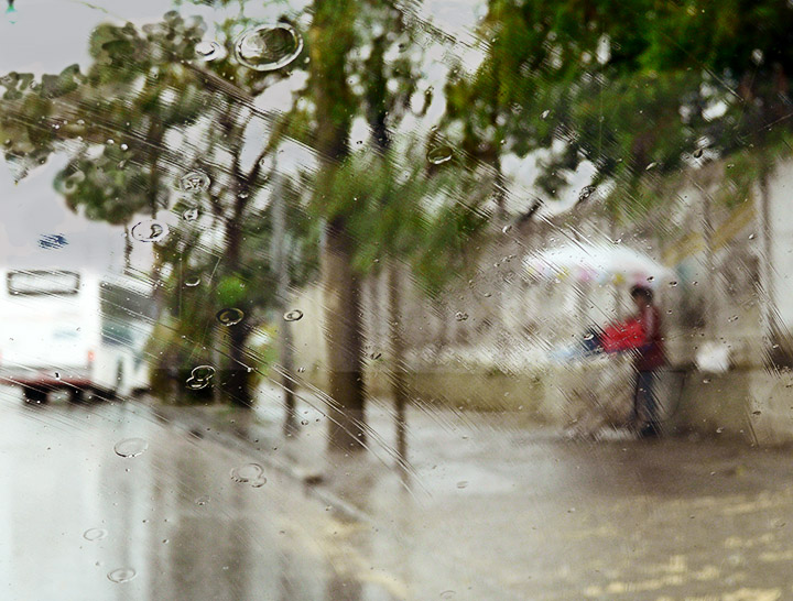 DRIVING in PARADISE CITY  -  in a rainy day, amazing things can happen...