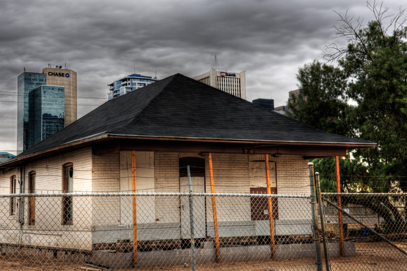 Banking Giants Grow as Housing Crubmles
