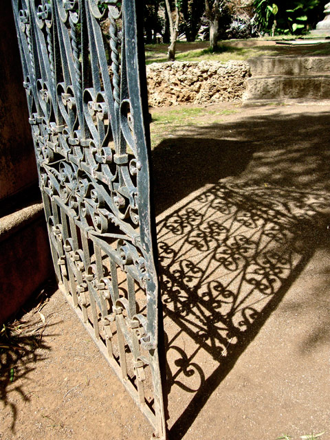 Gate Shadow