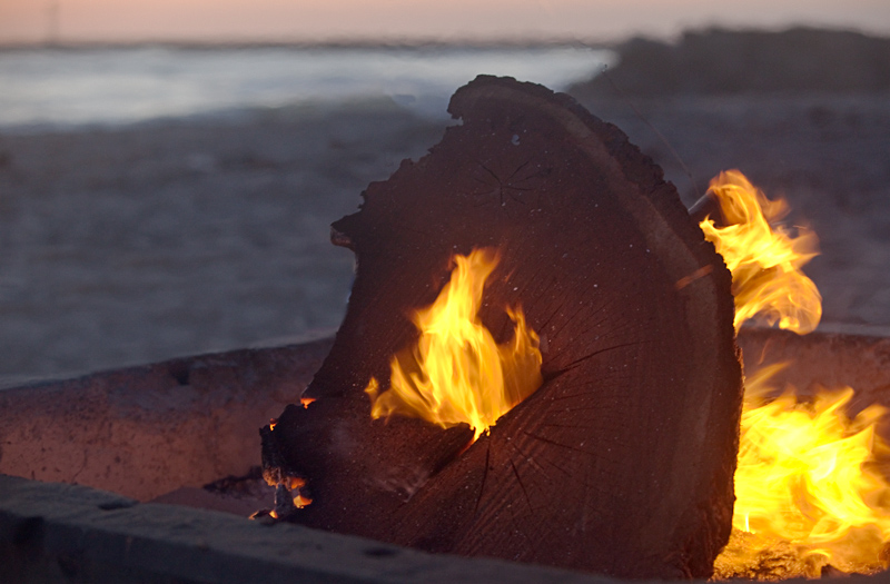 Beach Firerings 1, Mayor 0