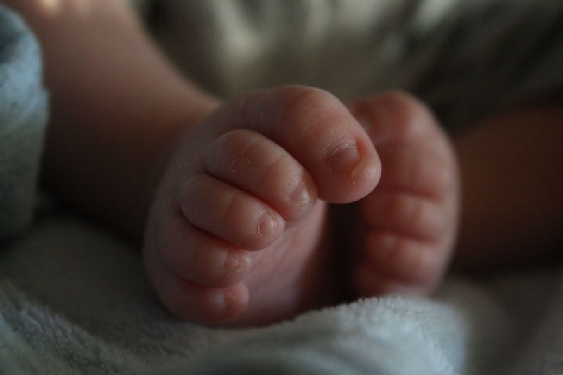 Ten little toes