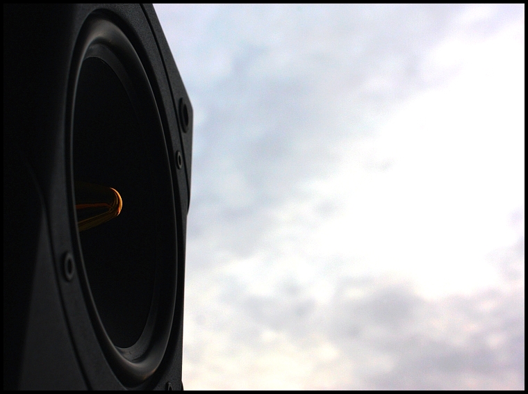 Gold vibrations