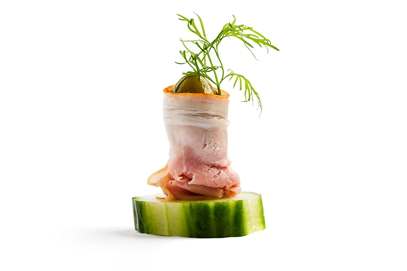 Cucumber ring with ham