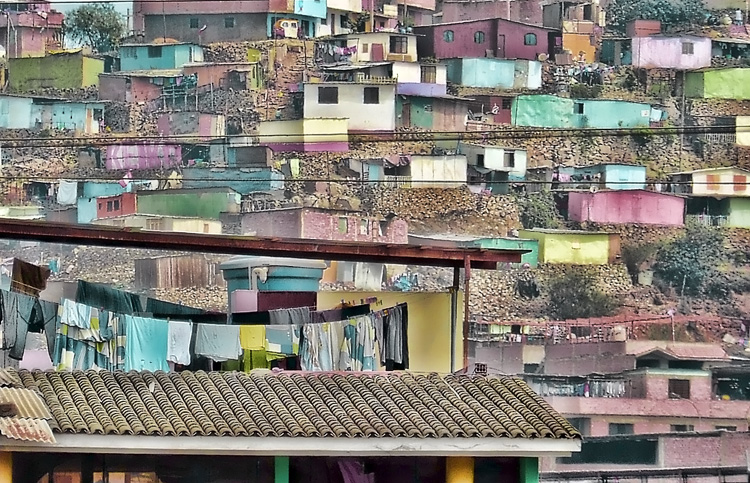 Colors of a poor city