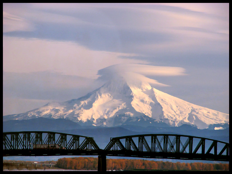 Lenticular Cloud, Mount Hood